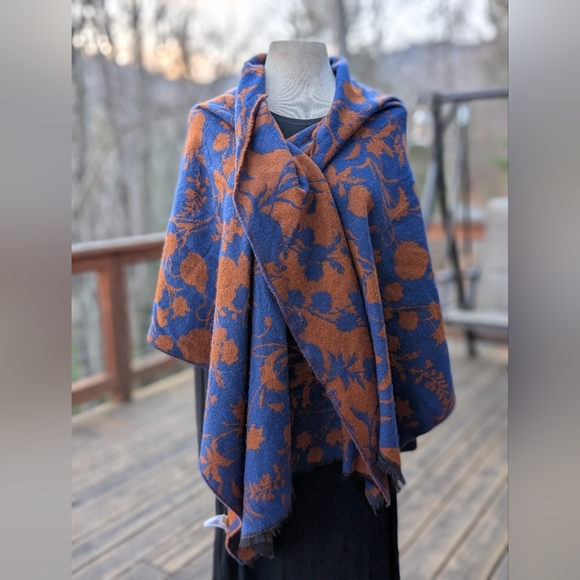 Floral Reversible Blanket Scarf - Picture 3 of 8